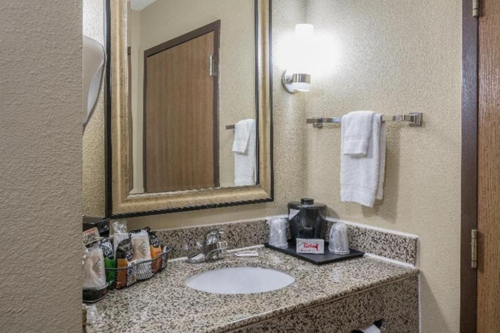 Red Roof Inn & Suites Little Rock Image 11