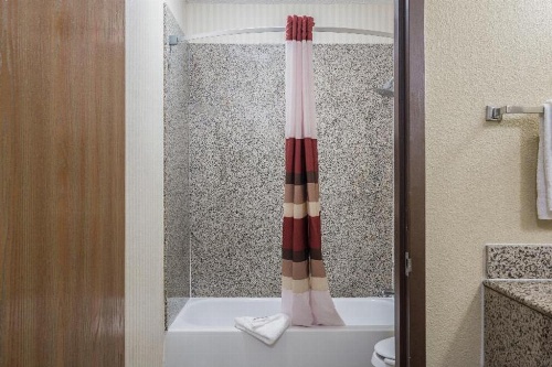Red Roof Inn & Suites Little Rock image 12